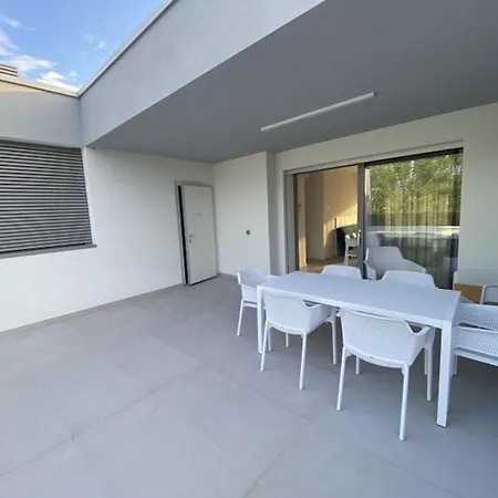 Apartment Bright Beachside With Two Terraces
